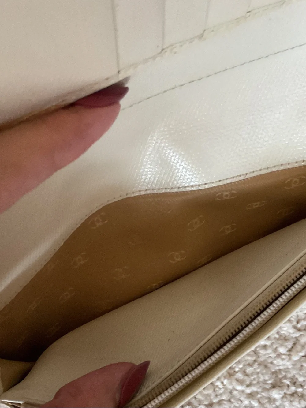 CHANEL elegant continental